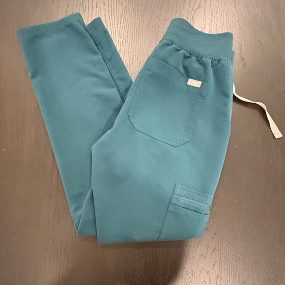 Figs Technical Collection Eucalyptus Yola High Waisted Scrub Pants - Picture 2 of 3